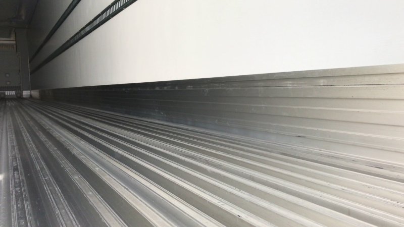 Floor (Wooden or Aluminum)